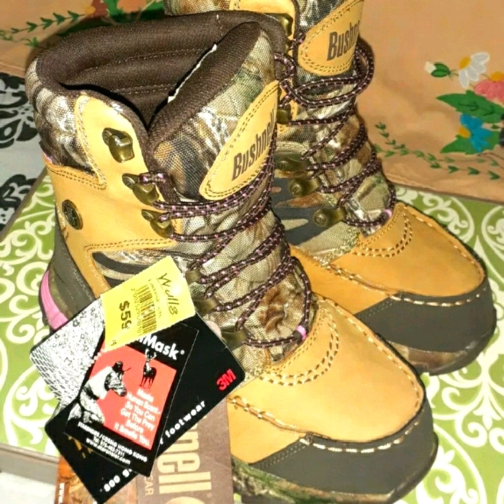 NWT Ladies 5.5 BUSHNELL Thinsulate 800Gr Camo/Pink